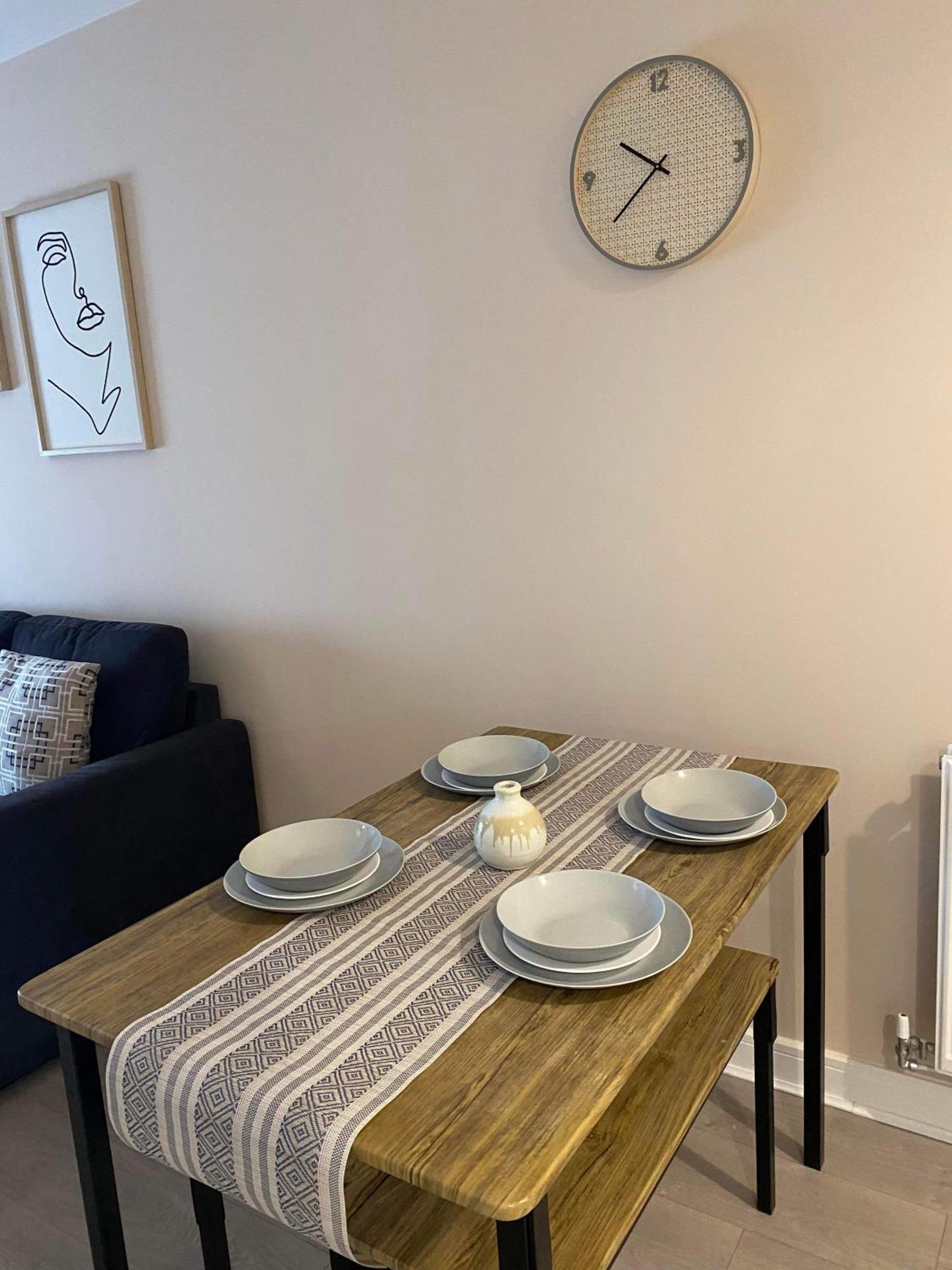 Crawley 2bed Close To Gatwick Airport * Copthorne (West Sussex)
